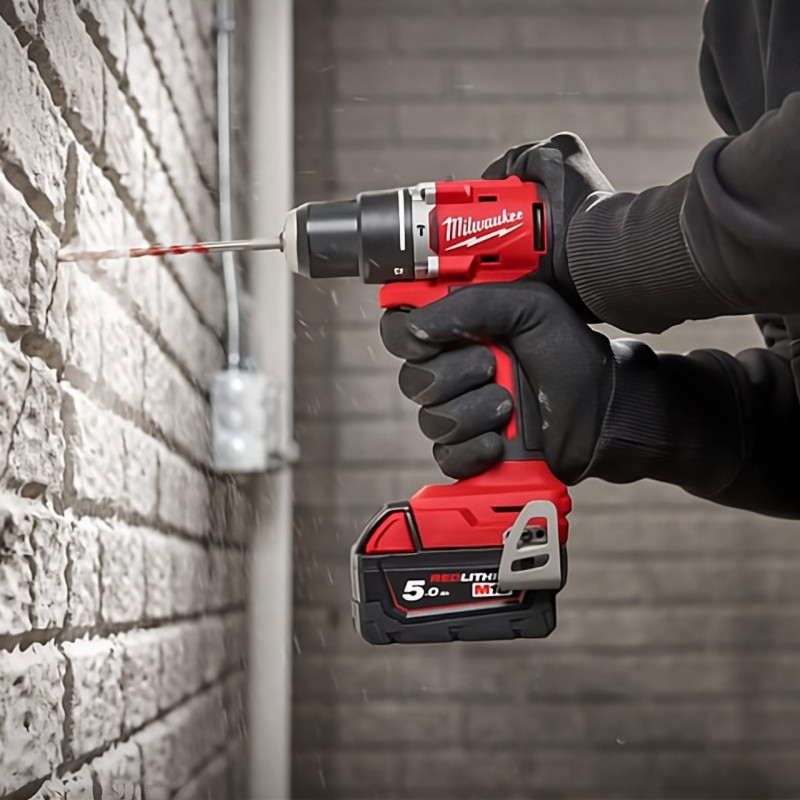 Дрель аккумуляторная бесщеточная ударная MILWAUKEE M18 с З/У, 2 АКБ, кейс (4933492835)
