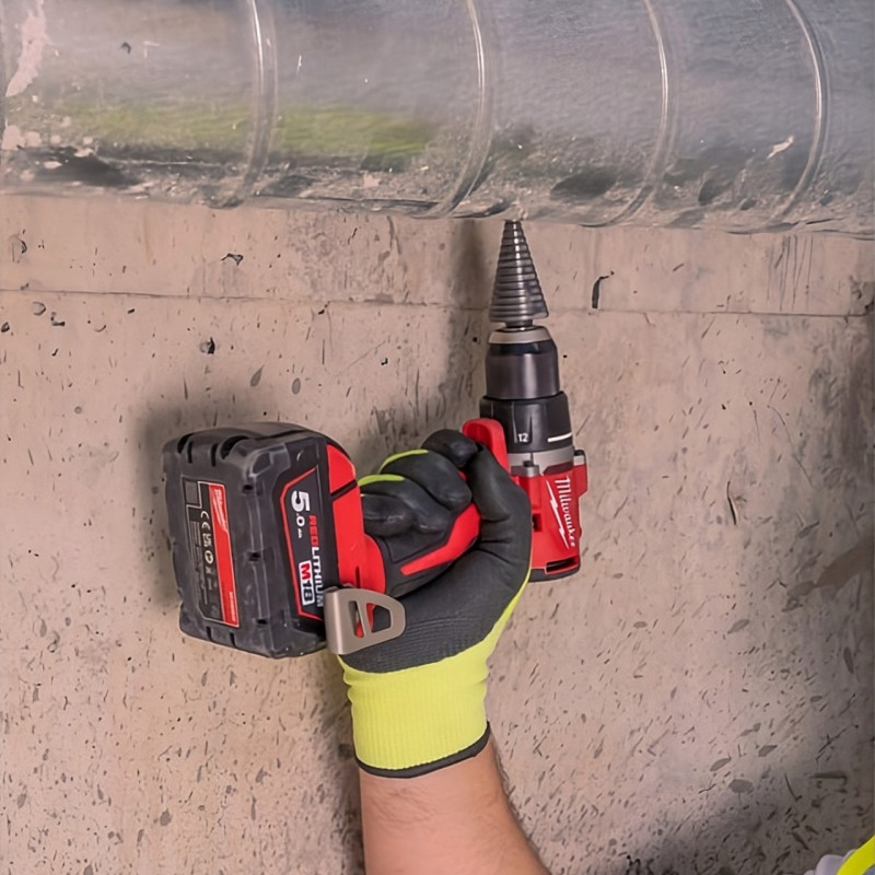 Дрель аккумуляторная бесщеточная ударная MILWAUKEE M18 с З/У, 2 АКБ, кейс (4933492835)