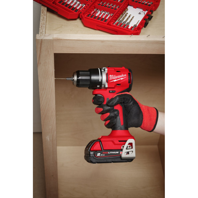 Дриль-шуруповерт акумуляторна бещіткова MILWAUKEE M18 BLDDRC-202C 61Нм + З/П + 2 АКБ в кейсі (4933492833)