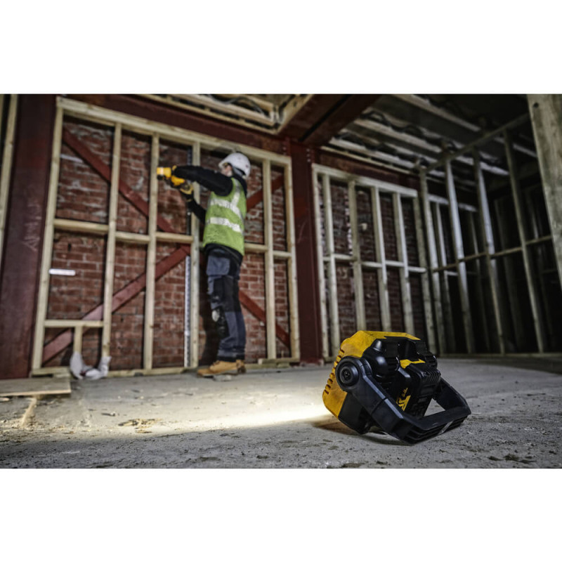 Фонарь светодиодный аккумуляторный DeWALT (DCL077)