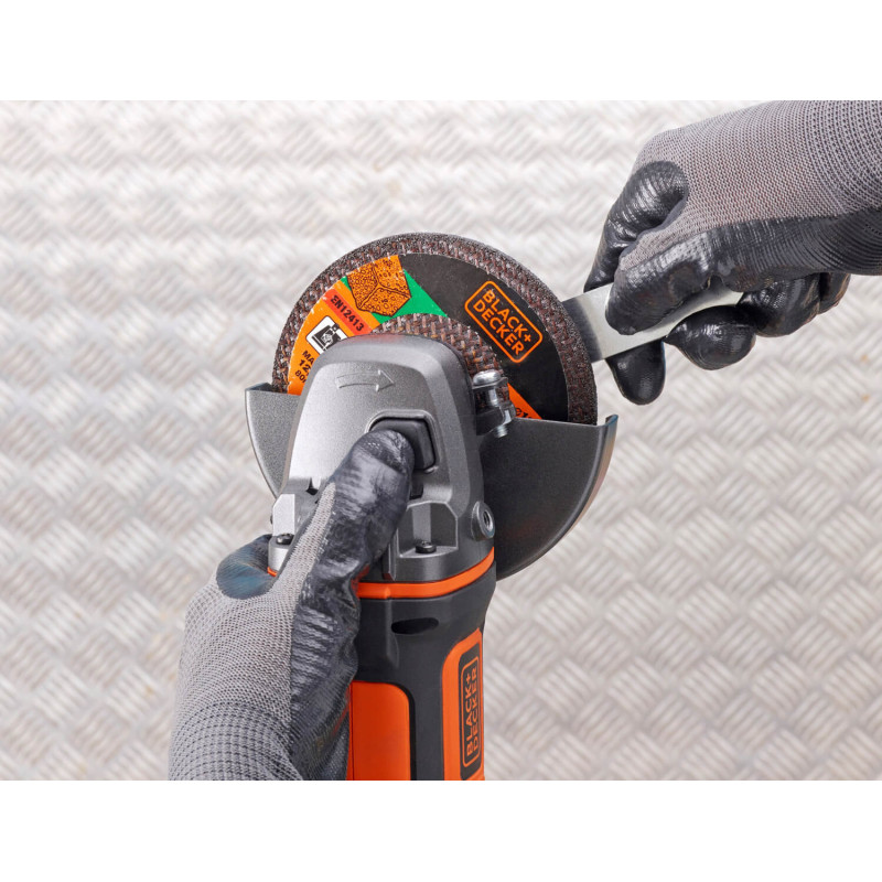 Шліфмашина кутова - болгарка акумуляторна BLACK+DECKER (BCG720N)