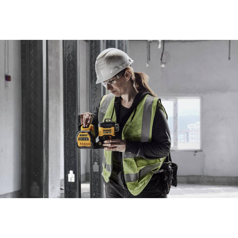 Рівень лазерний (нівелір) лінійний DeWALT (DCE089D1G18)
