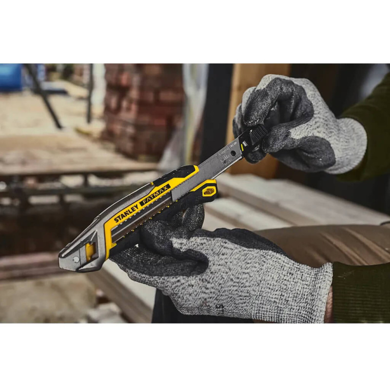 Нож FatMax Integrated Snap Knife длиной 165 мм с лезвием шириной 18 мм, со сегментами, что отламываются, STANLEY FMHT10594-0