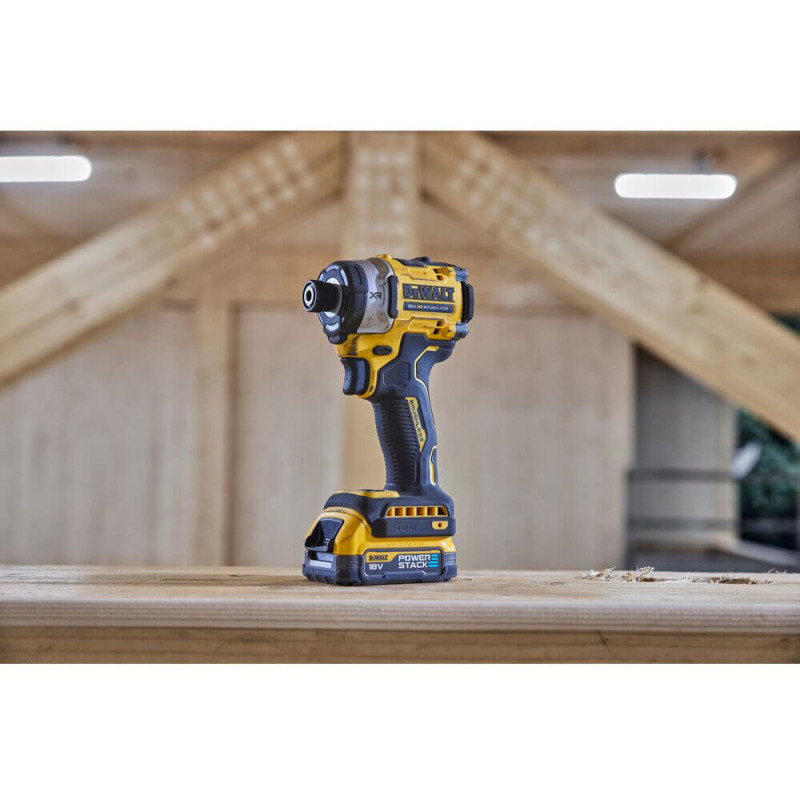 Шуруповерт  аккумуляторный ударный безщеточный DeWALT (DCF860E2T)