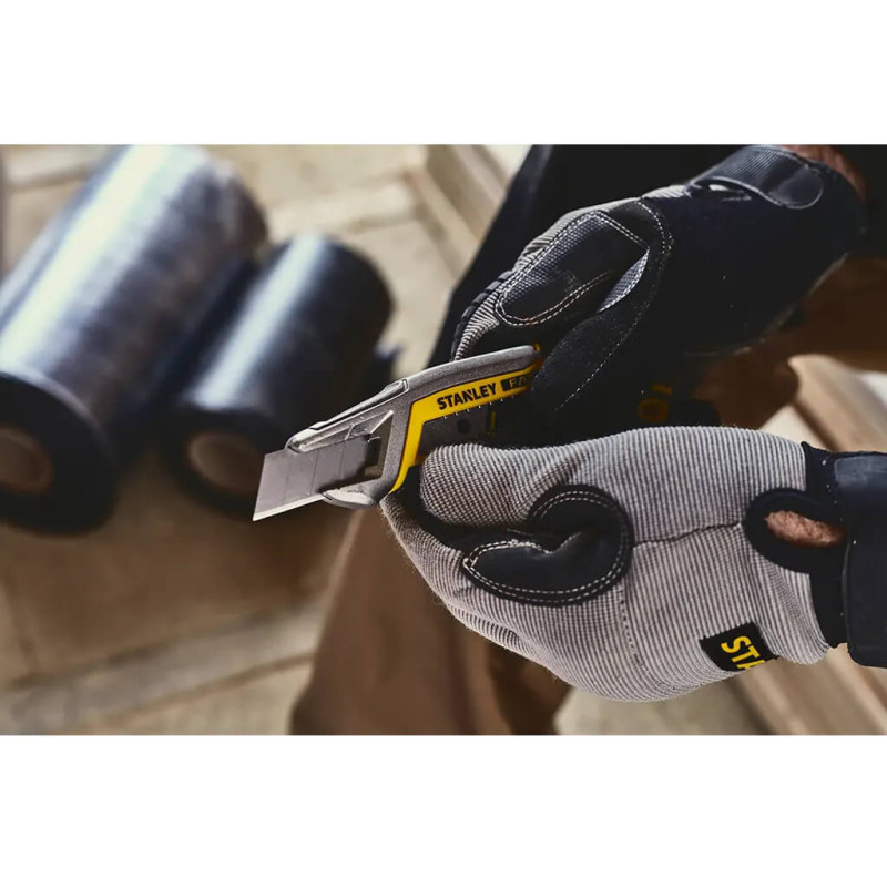 Нож FatMax Integrated Snap Knife длиной 165 мм с лезвием шириной 18 мм, со сегментами, что отламываются, STANLEY FMHT10594-0