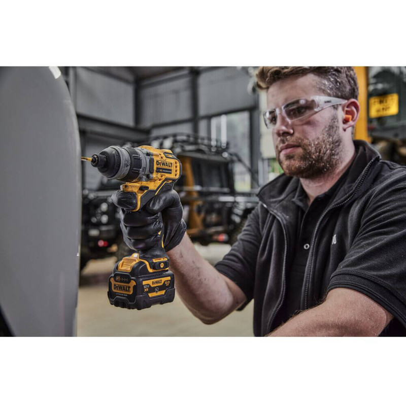 Дрель-шуруповерт аккумуляторная бесщеточная со сменными насадками DeWALT (DCD703NT)