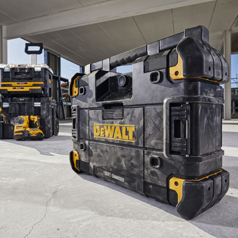 Зарядное устройство – радиоприемник DeWALT DWST1-81078