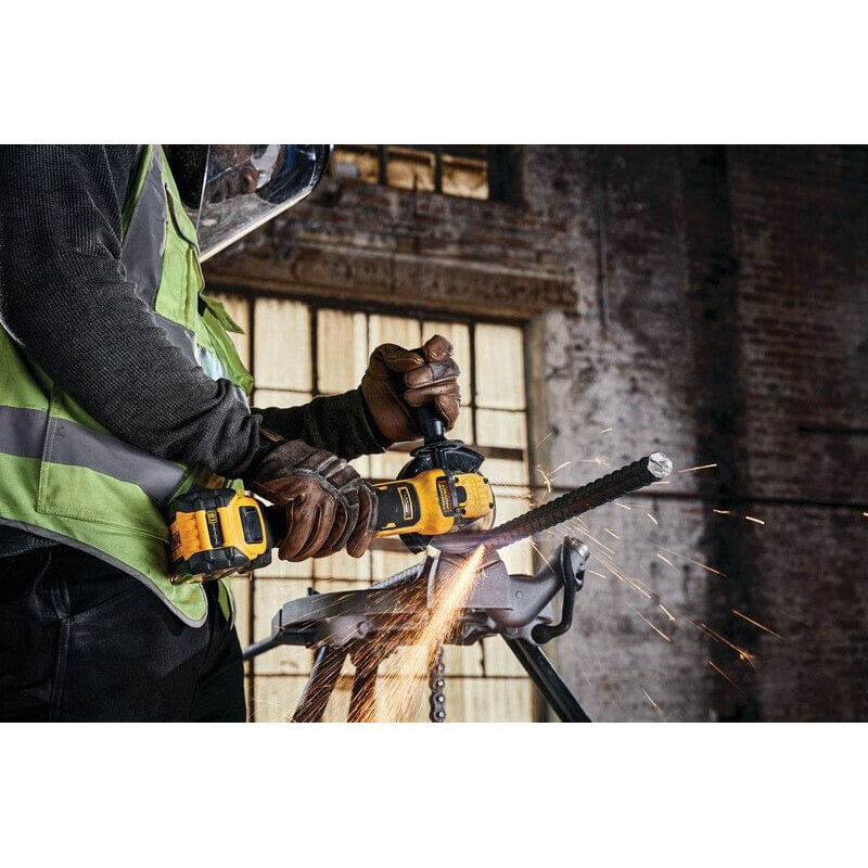 Угловая шлифмашина (УШМ) болгарка аккумуляторная бесщеточная DeWALT DCG409VSNT