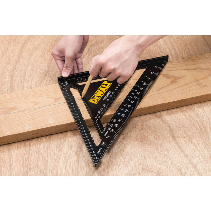 Угольник строительный металлический 300х300 мм DeWALT (DWHT25228-0)