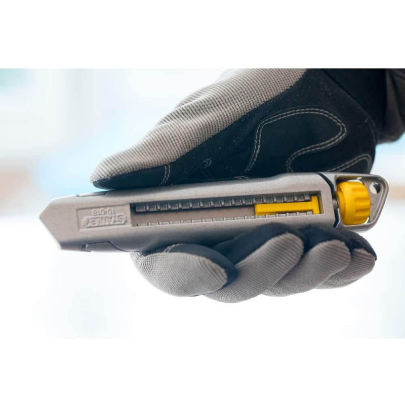 Нож Interlock длиной 165 мм с лезвием шириной 18 мм с отламывающимися сегментами STANLEY (0-10-018)
