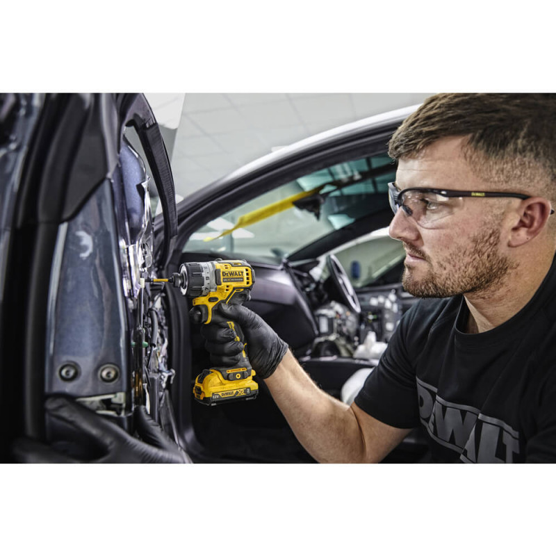 Шуруповерт (шурупокрут) акумуляторний DeWALT (DCF601D2)