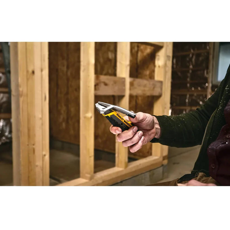 Ніж FatMax Integrated Snap Knife довжиною 165 мм з лезом шириною 18 мм з сегментами, що відламуються STANLEY (FMHT10592-0)