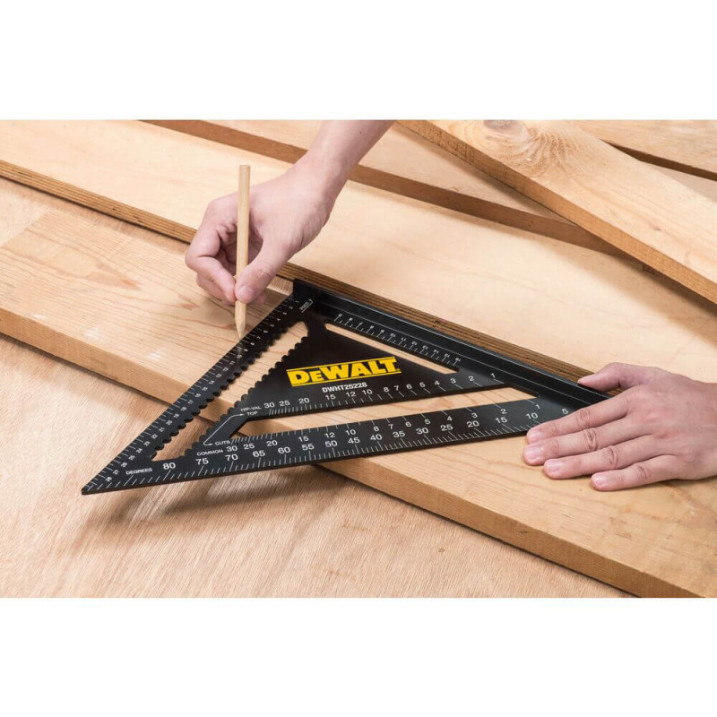 Угольник строительный металлический 300х300 мм DeWALT (DWHT25228-0)