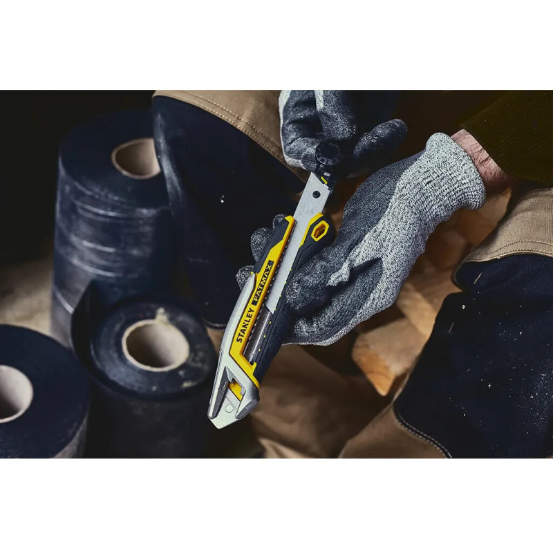 Ніж FatMax Integrated Snap Knife довжиною 165 мм з лезом шириною 18 мм з сегментами, що відламуються STANLEY (FMHT10592-0)