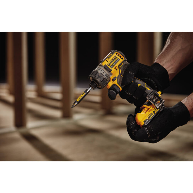 Шуруповерт (шурупокрут) акумуляторний DeWALT (DCF601D2)