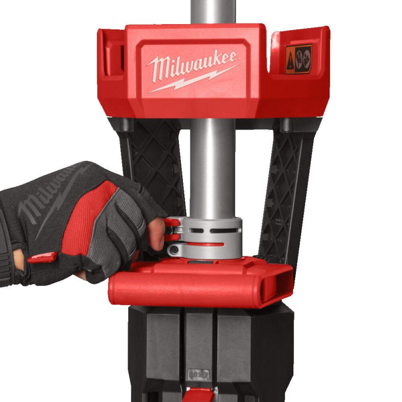 Прожектор (фонарь) на штативе светодиодный M18 TRUEVIEW 2800 люмен SAL2-0 + сумка MILWAUKEE (4933492486)