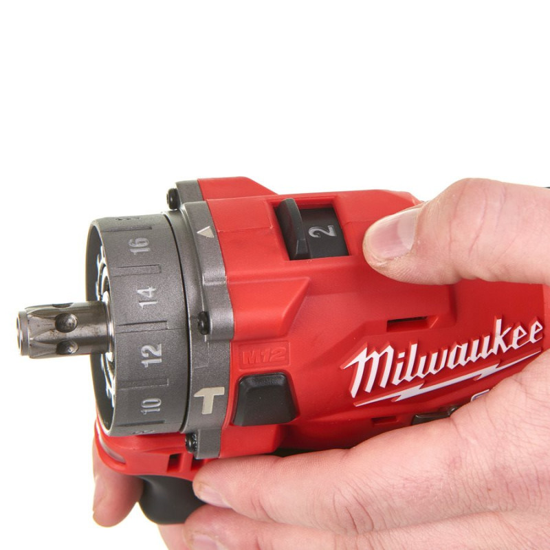 Дрель-шуруповерт аккумуляторная MILWAUKEE, M12 FPDX-202X, 37Нм (4933464136)