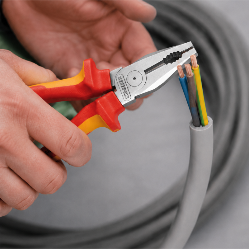 Плоскогубцы (пассатижи) KNIPEX VDE особой мощности (02 06 180)