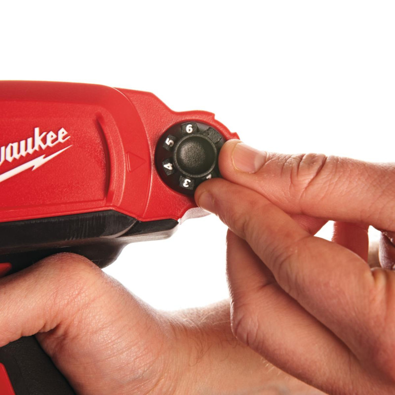 Аккумуляторный пистолет для герметиков MILWAUKEE, M12 PCG/600A-0, 600мл (4933441786)